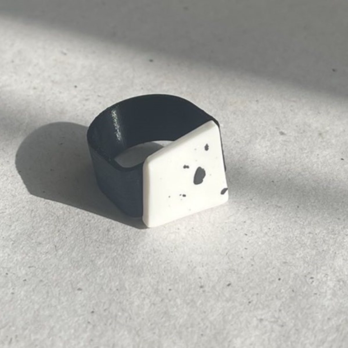 COZI BLOCK BLACK-WHITE